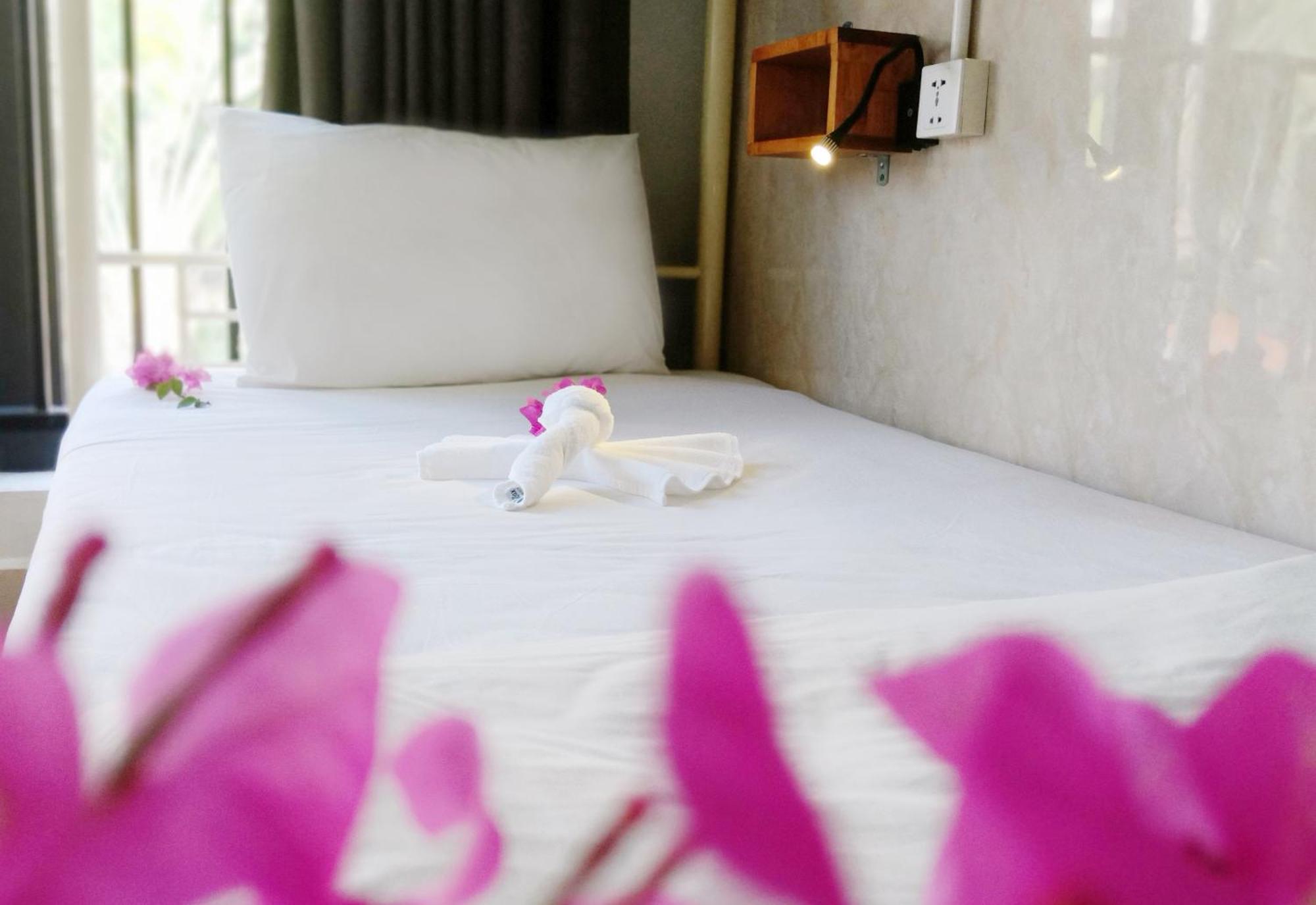 Bed Station Hostel & Pool Bar Hoi An " Former Sunflower" 외부 사진
